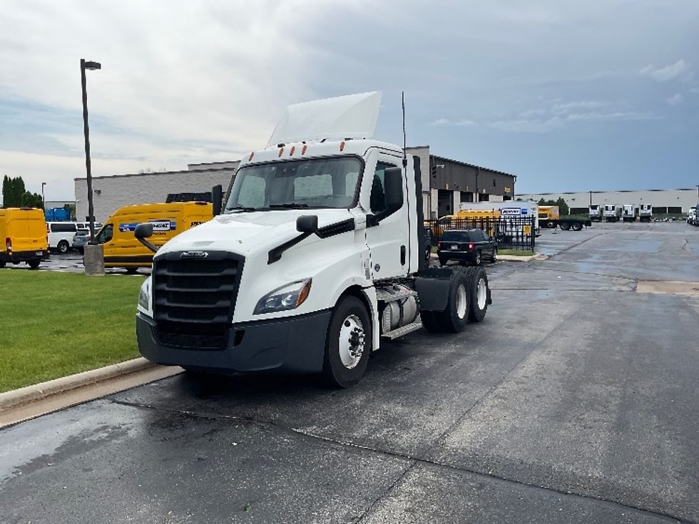 Day Cab Tractor-Heavy Duty Tractors-Freightliner-2021-T12664ST-De Pere-WI-472,773\n\t\tmiles-$ 49,000 - Image 3