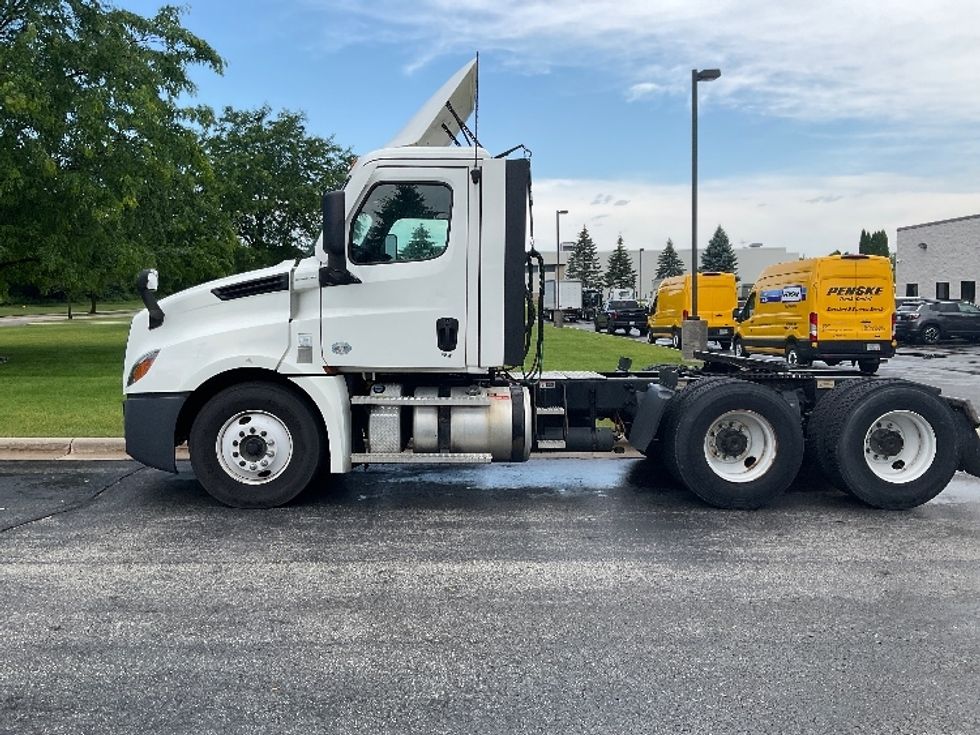 Day Cab Tractor-Heavy Duty Tractors-Freightliner-2021-T12664ST-De Pere-WI-472,773\n\t\tmiles-$ 49,000 - Image 4