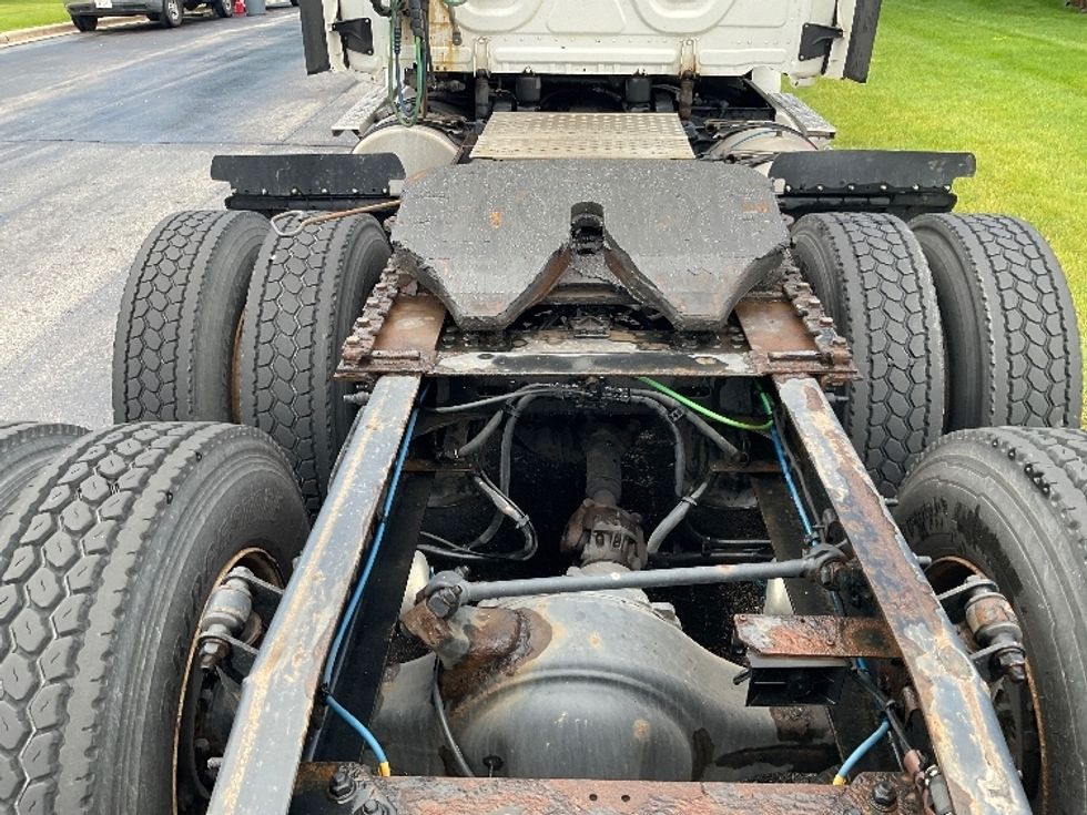 Day Cab Tractor-Heavy Duty Tractors-Freightliner-2021-T12664ST-De Pere-WI-472,773\n\t\tmiles-$ 49,000 - Image 6