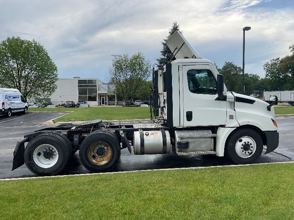 Day Cab Tractor-Heavy Duty Tractors-Freightliner-2021-T12664ST-De Pere-WI-472,773\n\t\tmiles-$ 49,000 - Image 8