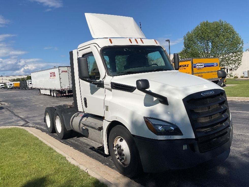 Day Cab Tractor-Heavy Duty Tractors-Freightliner-2021-T12664ST-De Pere-WI-478,729\n\t\tmiles-$ 48,500 - Image 1