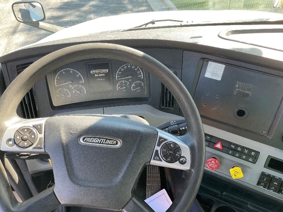 Day Cab Tractor-Heavy Duty Tractors-Freightliner-2021-T12664ST-De Pere-WI-478,729\n\t\tmiles-$ 48,500 - Image 10