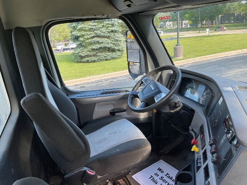 Day Cab Tractor-Heavy Duty Tractors-Freightliner-2021-T12664ST-De Pere-WI-478,729\n\t\tmiles-$ 48,500 - Image 11