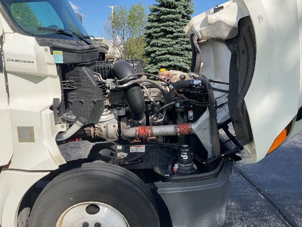 Day Cab Tractor-Heavy Duty Tractors-Freightliner-2021-T12664ST-De Pere-WI-478,729\n\t\tmiles-$ 48,500 - Image 12