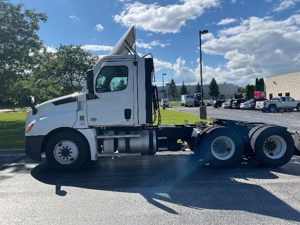 Day Cab Tractor-Heavy Duty Tractors-Freightliner-2021-T12664ST-De Pere-WI-478,729\n\t\tmiles-$ 48,500 - Image 4