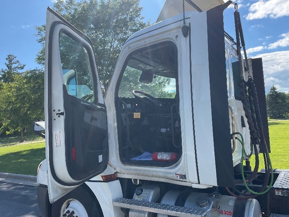 Day Cab Tractor-Heavy Duty Tractors-Freightliner-2021-T12664ST-De Pere-WI-478,729\n\t\tmiles-$ 48,500 - Image 8