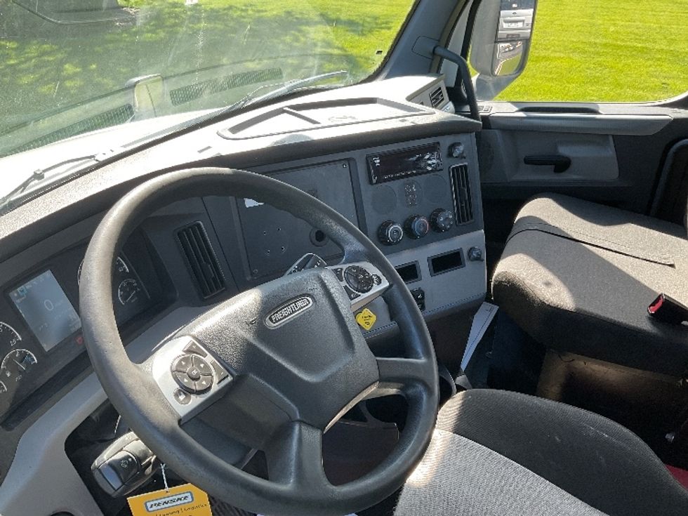 Day Cab Tractor-Heavy Duty Tractors-Freightliner-2021-T12664ST-De Pere-WI-478,729\n\t\tmiles-$ 48,500 - Image 9