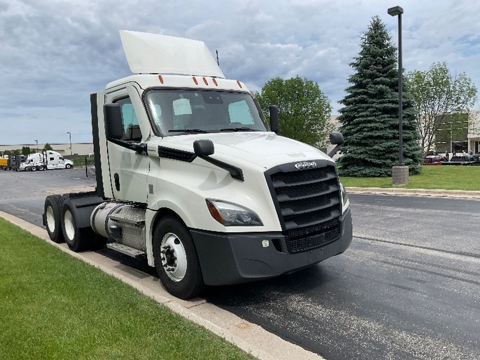 Day Cab Tractor-Heavy Duty Tractors-Freightliner-2021-T12664ST-De Pere-WI-520,540\n\t\tmiles-$ 44,250 - Image 1