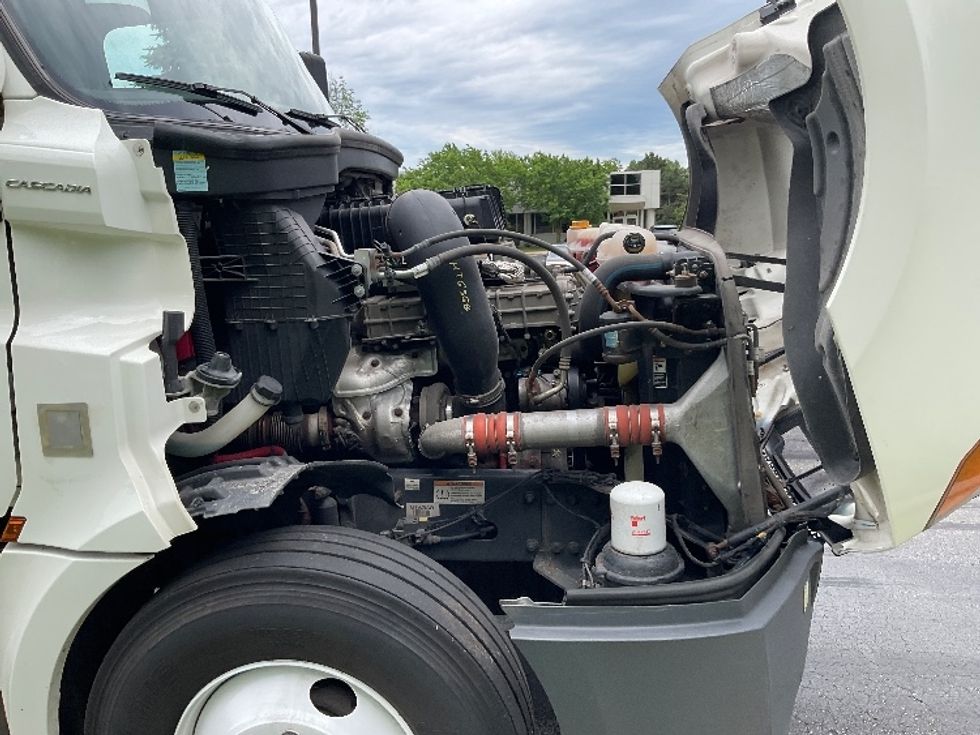 Day Cab Tractor-Heavy Duty Tractors-Freightliner-2021-T12664ST-De Pere-WI-520,540\n\t\tmiles-$ 44,250 - Image 15