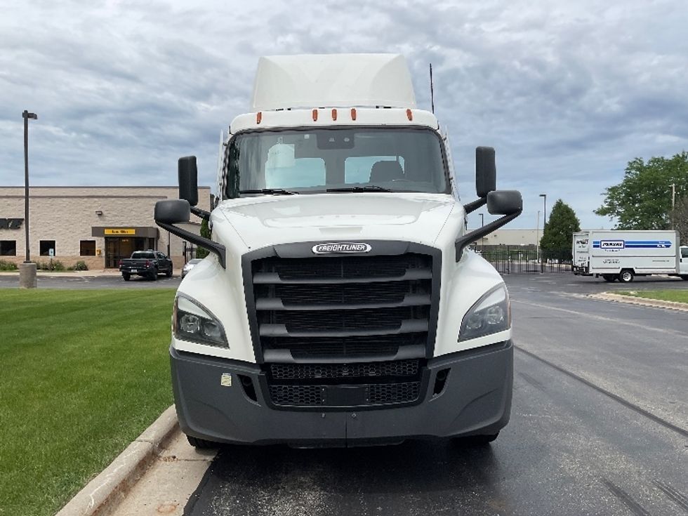 Day Cab Tractor-Heavy Duty Tractors-Freightliner-2021-T12664ST-De Pere-WI-520,540\n\t\tmiles-$ 44,250 - Image 2