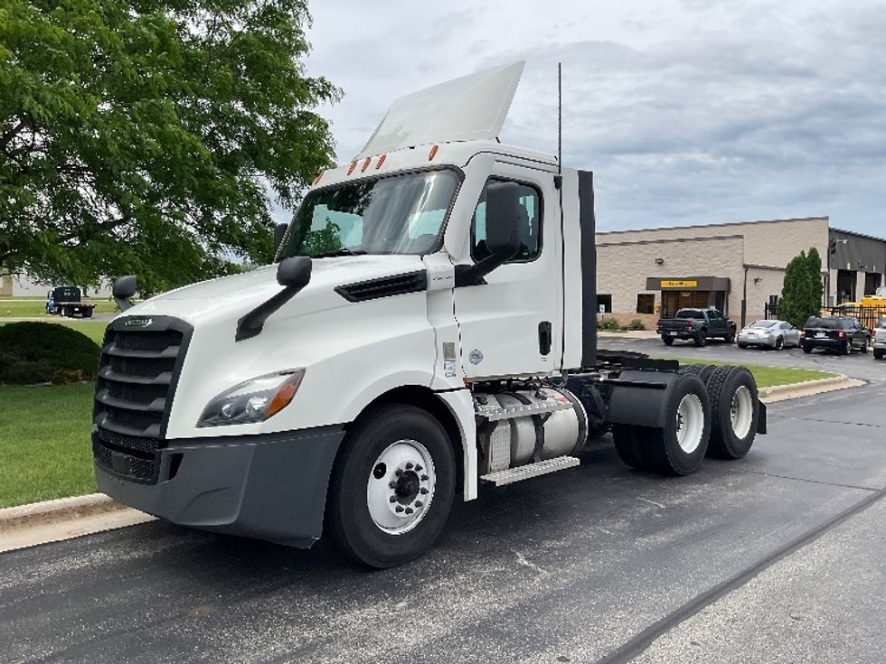 Day Cab Tractor-Heavy Duty Tractors-Freightliner-2021-T12664ST-De Pere-WI-520,540\n\t\tmiles-$ 44,250 - Image 3