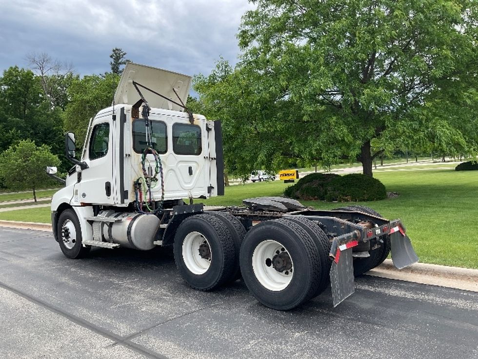 Day Cab Tractor-Heavy Duty Tractors-Freightliner-2021-T12664ST-De Pere-WI-520,540\n\t\tmiles-$ 44,250 - Image 5