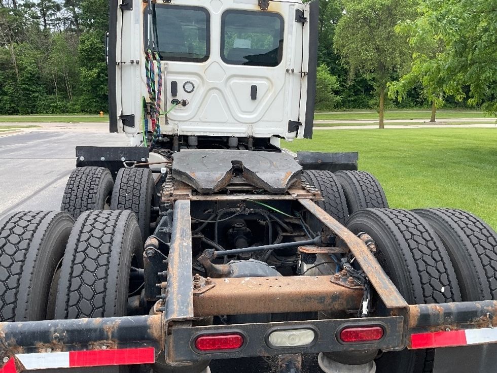 Day Cab Tractor-Heavy Duty Tractors-Freightliner-2021-T12664ST-De Pere-WI-520,540\n\t\tmiles-$ 44,250 - Image 6