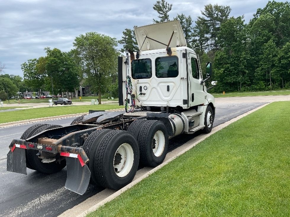 Day Cab Tractor-Heavy Duty Tractors-Freightliner-2021-T12664ST-De Pere-WI-520,540\n\t\tmiles-$ 44,250 - Image 7