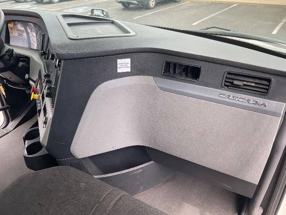 Day Cab Tractor-Heavy Duty Tractors-Freightliner-2021-T12664ST-Denver-CO-329,495\n\t\tmiles-$ 67,250 - Image 12