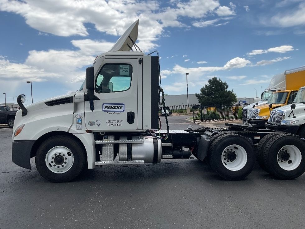 Day Cab Tractor-Heavy Duty Tractors-Freightliner-2021-T12664ST-Denver-CO-329,495\n\t\tmiles-$ 67,250 - Image 4