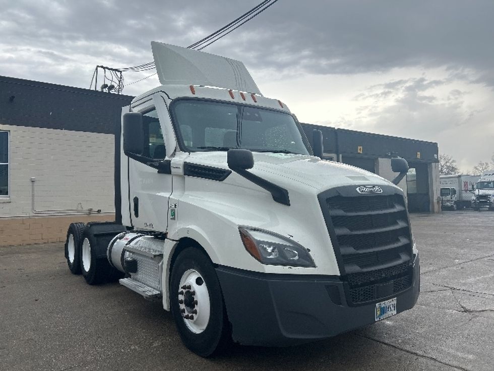 Day Cab Tractor-Heavy Duty Tractors-Freightliner-2021-T12664ST-Des Moines-IA-398,774\n\t\tmiles-$ 56,750 - Image 1