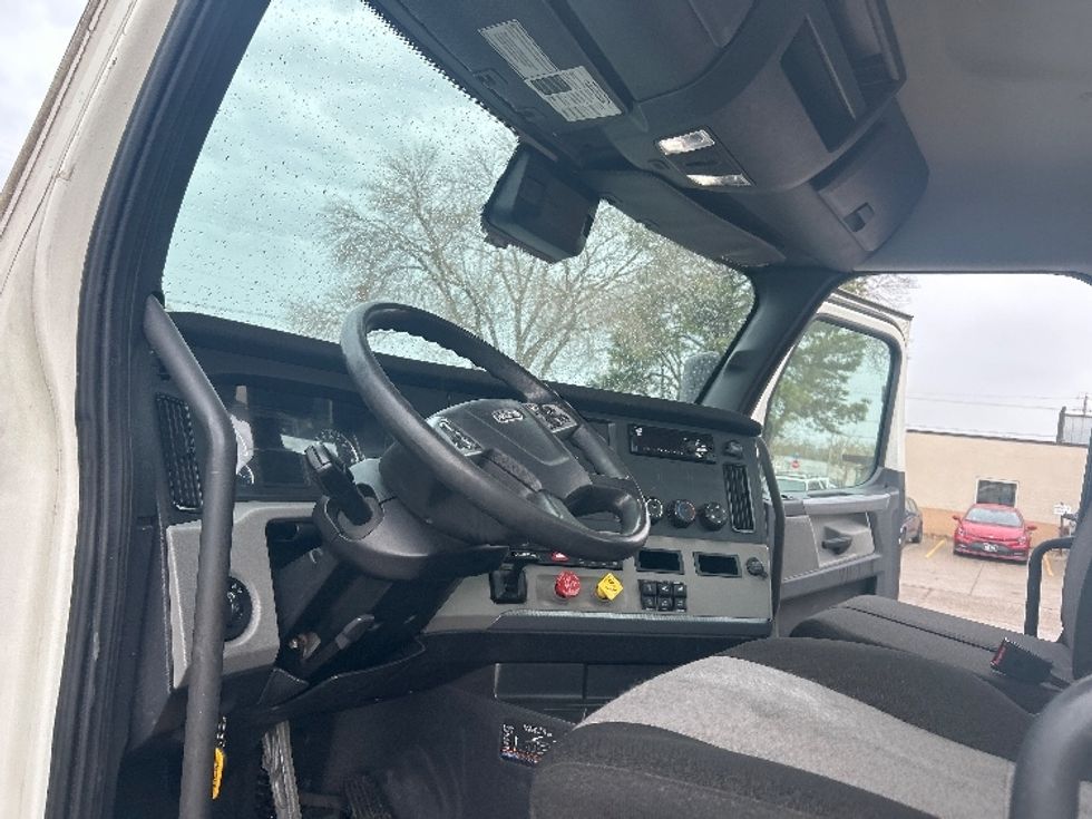 Day Cab Tractor-Heavy Duty Tractors-Freightliner-2021-T12664ST-Des Moines-IA-398,774\n\t\tmiles-$ 56,750 - Image 10