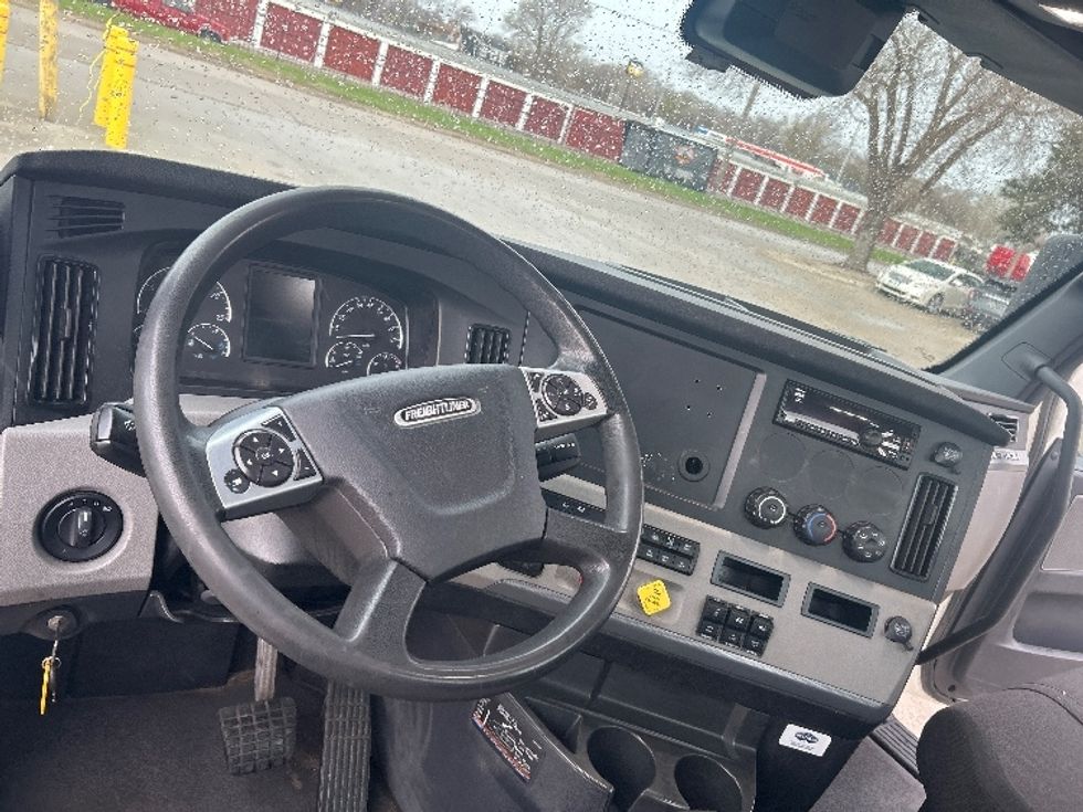 Day Cab Tractor-Heavy Duty Tractors-Freightliner-2021-T12664ST-Des Moines-IA-398,774\n\t\tmiles-$ 56,750 - Image 11