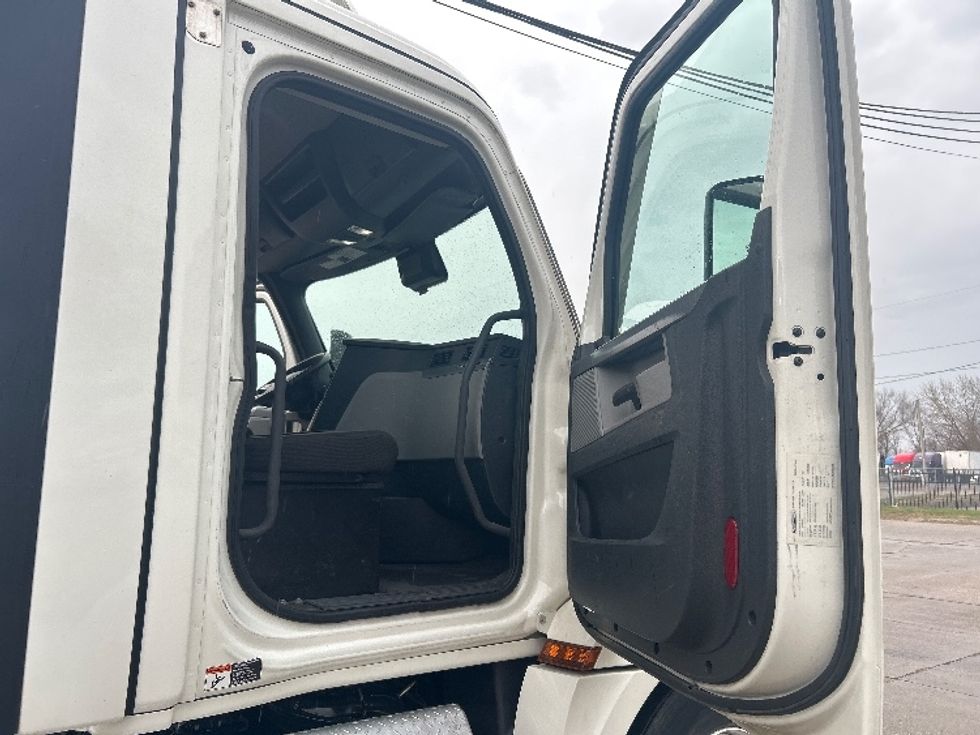 Day Cab Tractor-Heavy Duty Tractors-Freightliner-2021-T12664ST-Des Moines-IA-398,774\n\t\tmiles-$ 56,750 - Image 12