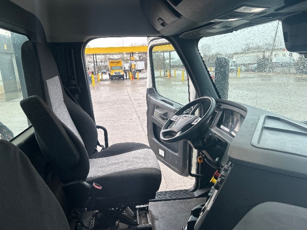 Day Cab Tractor-Heavy Duty Tractors-Freightliner-2021-T12664ST-Des Moines-IA-398,774\n\t\tmiles-$ 56,750 - Image 14