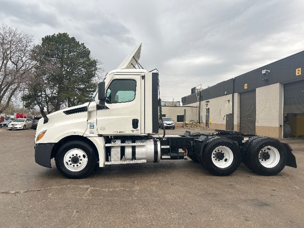 Day Cab Tractor-Heavy Duty Tractors-Freightliner-2021-T12664ST-Des Moines-IA-398,774\n\t\tmiles-$ 56,750 - Image 4