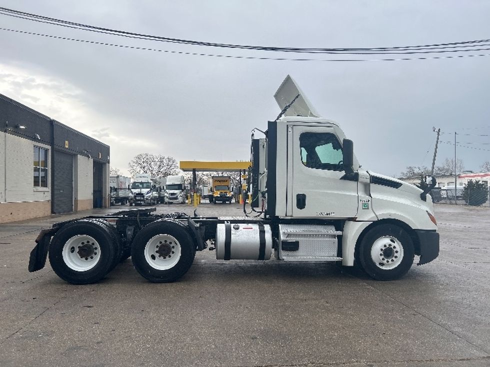 Day Cab Tractor-Heavy Duty Tractors-Freightliner-2021-T12664ST-Des Moines-IA-398,774\n\t\tmiles-$ 56,750 - Image 8