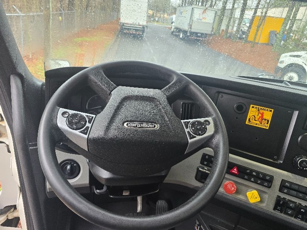 Day Cab Tractor-Heavy Duty Tractors-Freightliner-2021-T12664ST-Duluth-GA-181,680\n\t\tmiles-$ 73,000 - Image 11