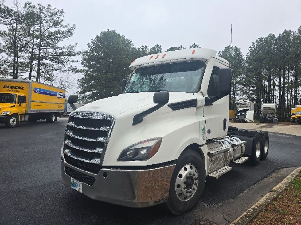 Day Cab Tractor-Heavy Duty Tractors-Freightliner-2021-T12664ST-Duluth-GA-181,680\n\t\tmiles-$ 73,000 - Image 3