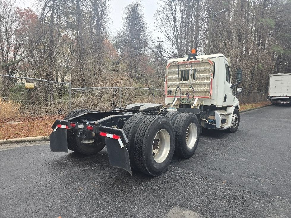 Day Cab Tractor-Heavy Duty Tractors-Freightliner-2021-T12664ST-Duluth-GA-181,680\n\t\tmiles-$ 73,000 - Image 7