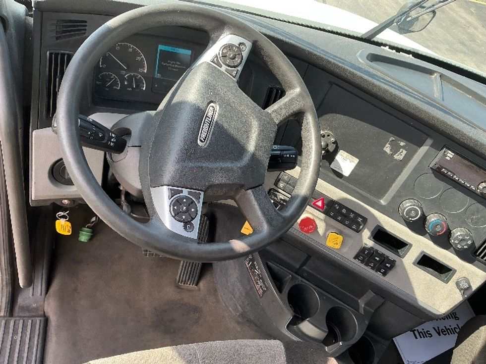 Day Cab Tractor-Heavy Duty Tractors-Freightliner-2021-T12664ST-East Chicago-IN-241,318\n\t\tmiles-$ 69,250 - Image 11