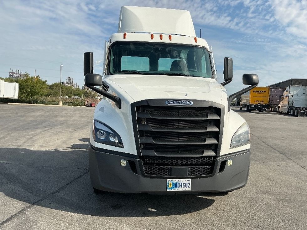 Day Cab Tractor-Heavy Duty Tractors-Freightliner-2021-T12664ST-East Chicago-IN-241,318\n\t\tmiles-$ 69,250 - Image 2