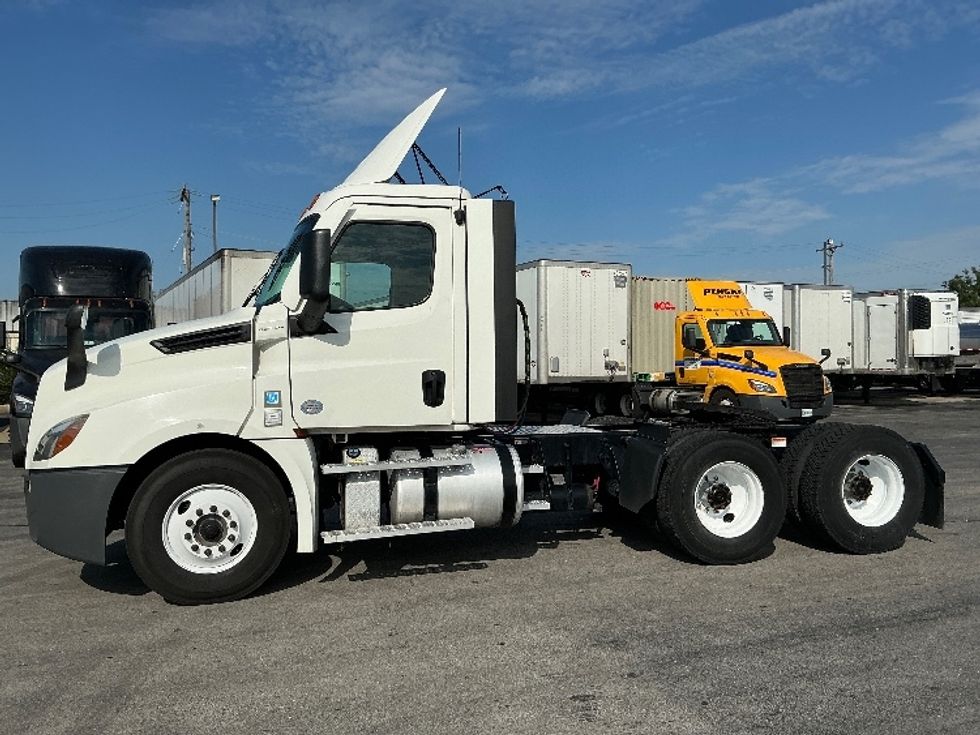 Day Cab Tractor-Heavy Duty Tractors-Freightliner-2021-T12664ST-East Chicago-IN-241,318\n\t\tmiles-$ 69,250 - Image 4