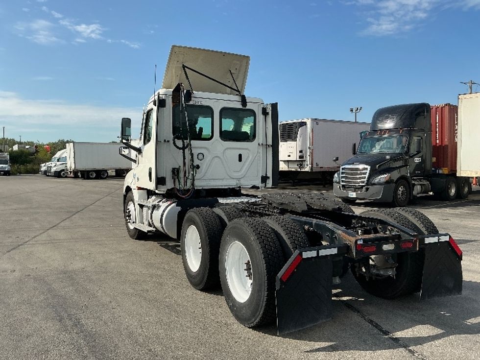 Day Cab Tractor-Heavy Duty Tractors-Freightliner-2021-T12664ST-East Chicago-IN-241,318\n\t\tmiles-$ 69,250 - Image 5