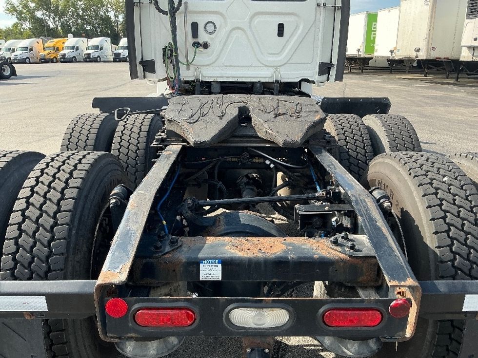 Day Cab Tractor-Heavy Duty Tractors-Freightliner-2021-T12664ST-East Chicago-IN-241,318\n\t\tmiles-$ 69,250 - Image 6