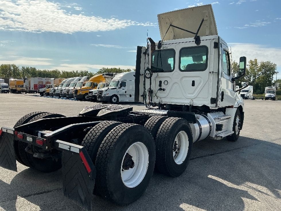 Day Cab Tractor-Heavy Duty Tractors-Freightliner-2021-T12664ST-East Chicago-IN-241,318\n\t\tmiles-$ 69,250 - Image 7