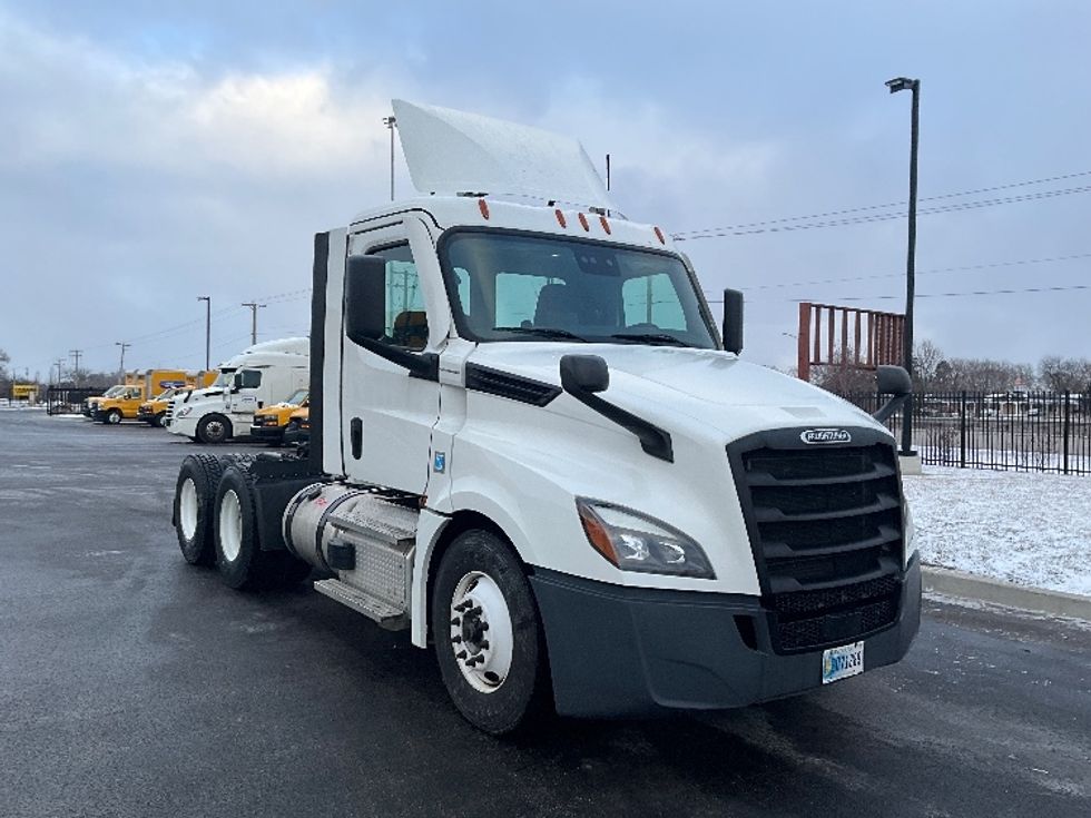 Day Cab Tractor-Heavy Duty Tractors-Freightliner-2021-T12664ST-East Chicago-IN-247,284\n\t\tmiles-$ 64,500 - Image 1