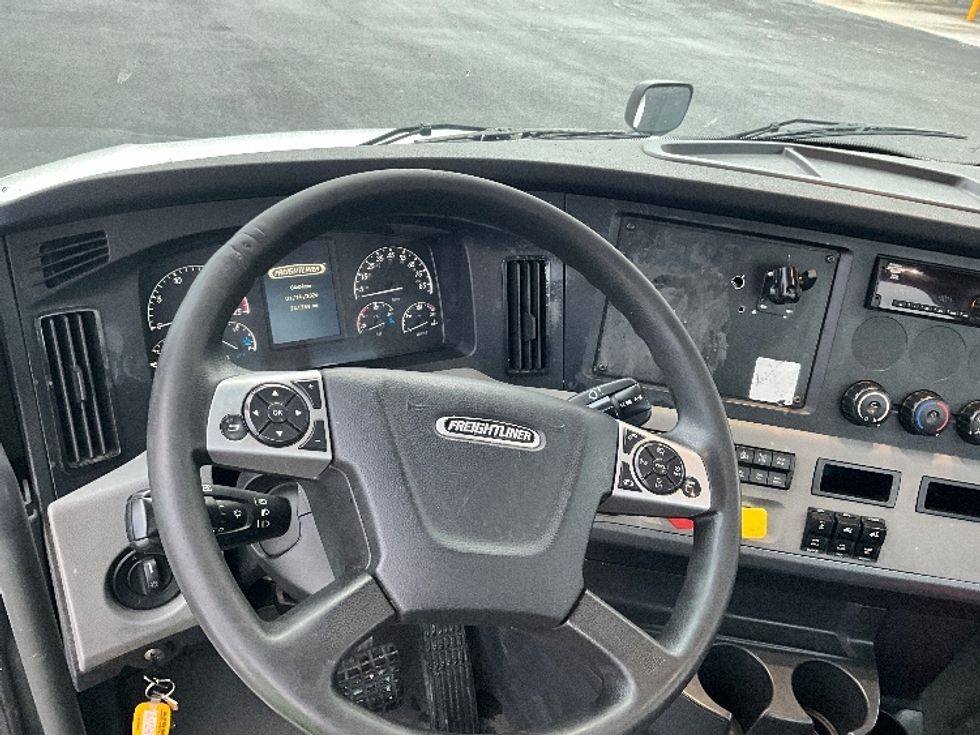 Day Cab Tractor-Heavy Duty Tractors-Freightliner-2021-T12664ST-East Chicago-IN-247,284\n\t\tmiles-$ 64,500 - Image 11