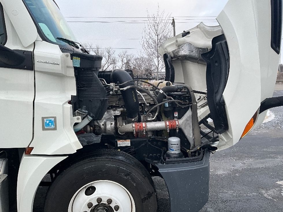 Day Cab Tractor-Heavy Duty Tractors-Freightliner-2021-T12664ST-East Chicago-IN-247,284\n\t\tmiles-$ 64,500 - Image 15