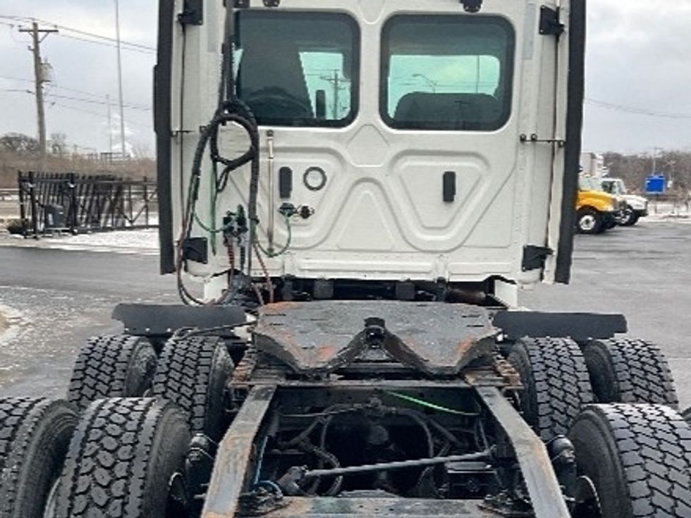 Day Cab Tractor-Heavy Duty Tractors-Freightliner-2021-T12664ST-East Chicago-IN-247,284\n\t\tmiles-$ 64,500 - Image 6