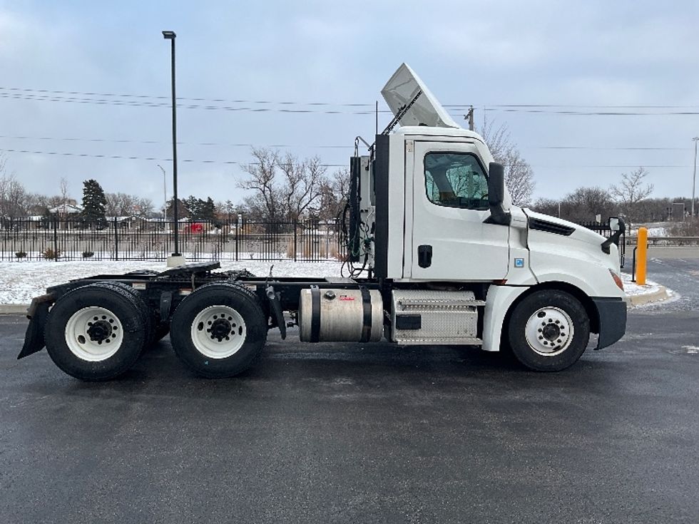 Day Cab Tractor-Heavy Duty Tractors-Freightliner-2021-T12664ST-East Chicago-IN-247,284\n\t\tmiles-$ 64,500 - Image 8