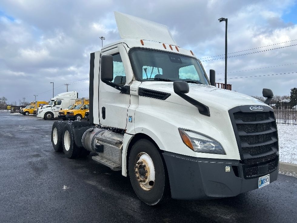 Day Cab Tractor-Heavy Duty Tractors-Freightliner-2021-T12664ST-East Chicago-IN-286,685\n\t\tmiles-$ 62,250 - Image 1