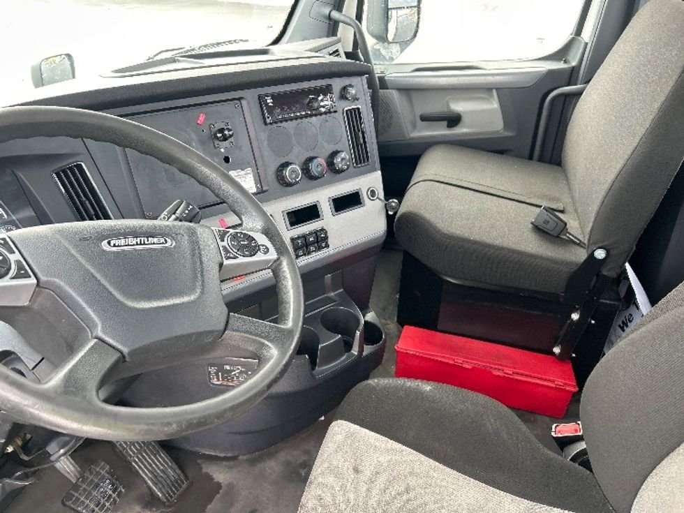 Day Cab Tractor-Heavy Duty Tractors-Freightliner-2021-T12664ST-East Chicago-IN-286,685\n\t\tmiles-$ 62,250 - Image 10