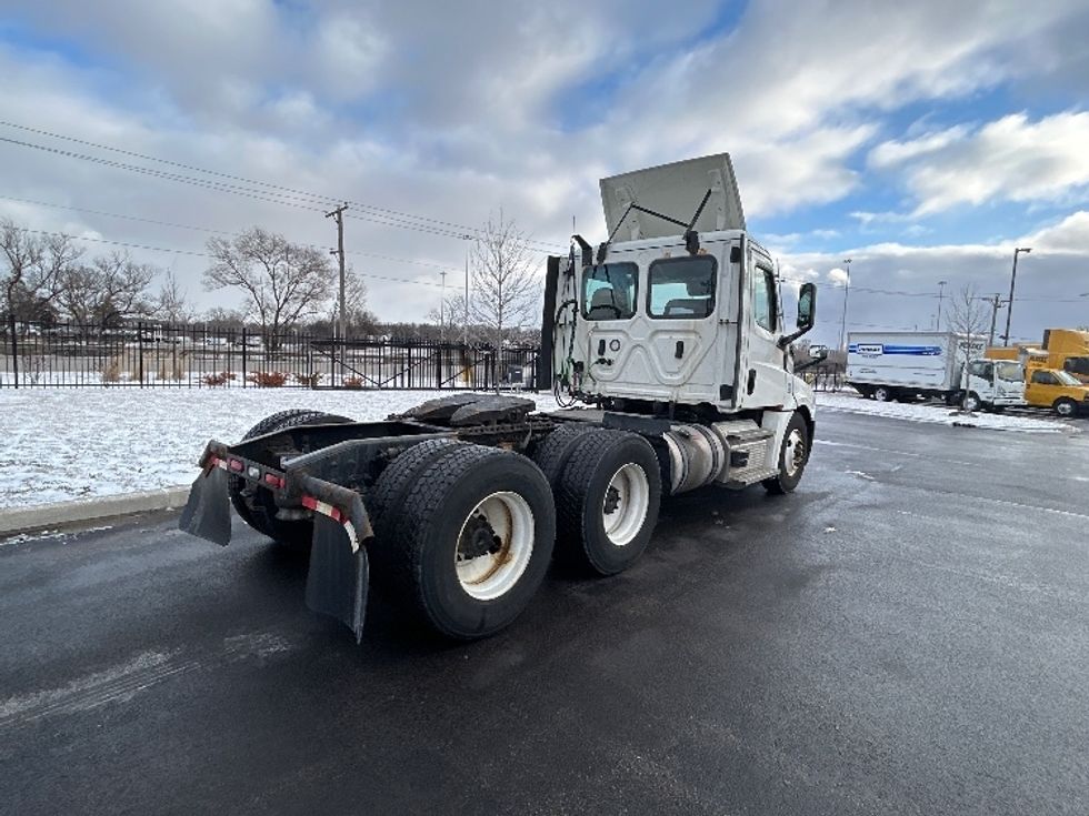 Day Cab Tractor-Heavy Duty Tractors-Freightliner-2021-T12664ST-East Chicago-IN-286,685\n\t\tmiles-$ 62,250 - Image 7