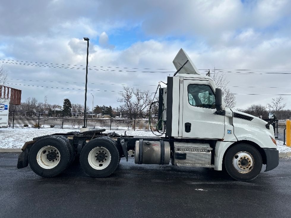 Day Cab Tractor-Heavy Duty Tractors-Freightliner-2021-T12664ST-East Chicago-IN-286,685\n\t\tmiles-$ 62,250 - Image 8
