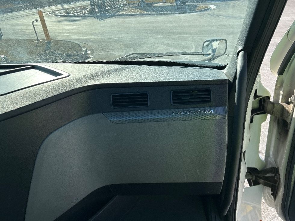 Day Cab Tractor-Heavy Duty Tractors-Freightliner-2021-T12664ST-East Chicago-IN-290,328\n\t\tmiles-$ 62,000 - Image 13