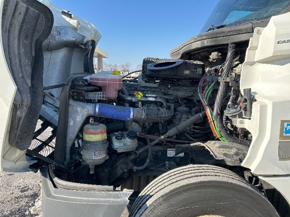 Day Cab Tractor-Heavy Duty Tractors-Freightliner-2021-T12664ST-East Chicago-IN-290,328\n\t\tmiles-$ 62,000 - Image 16