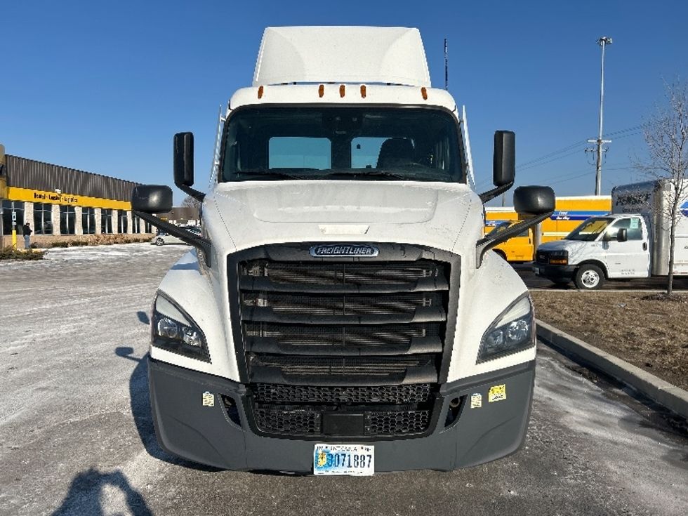 Day Cab Tractor-Heavy Duty Tractors-Freightliner-2021-T12664ST-East Chicago-IN-290,328\n\t\tmiles-$ 62,000 - Image 2