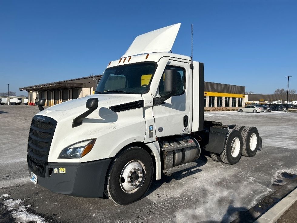 Day Cab Tractor-Heavy Duty Tractors-Freightliner-2021-T12664ST-East Chicago-IN-290,328\n\t\tmiles-$ 62,000 - Image 3