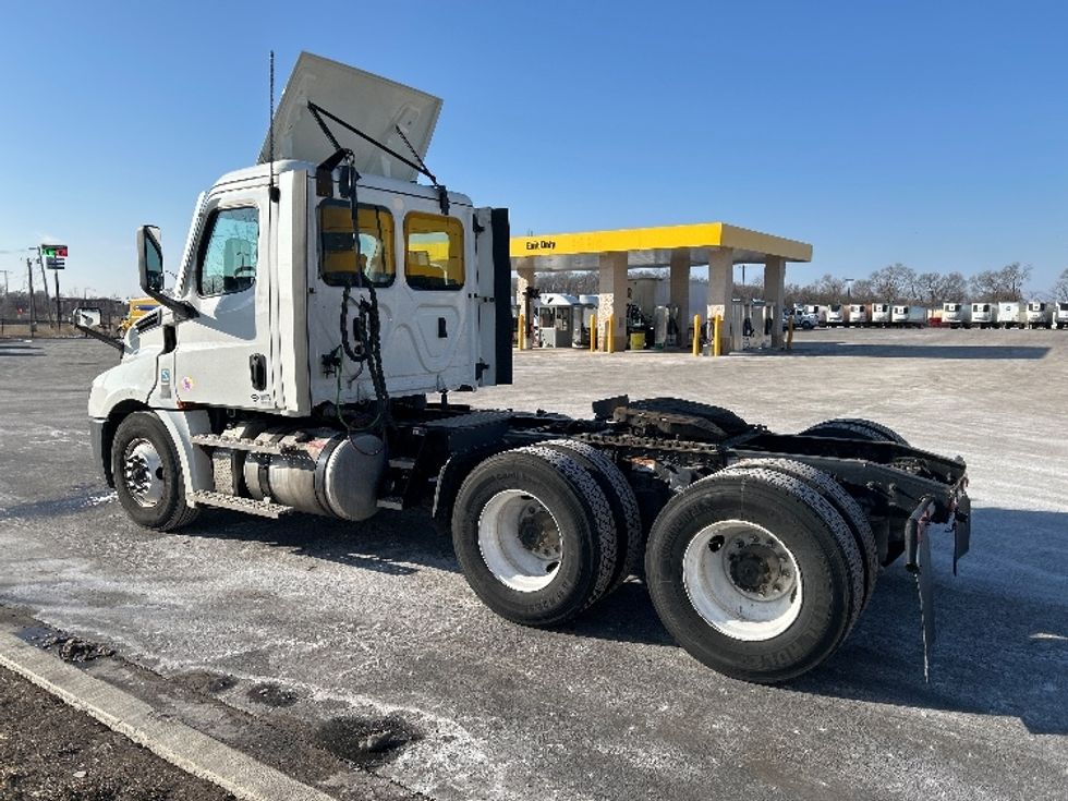 Day Cab Tractor-Heavy Duty Tractors-Freightliner-2021-T12664ST-East Chicago-IN-290,328\n\t\tmiles-$ 62,000 - Image 5